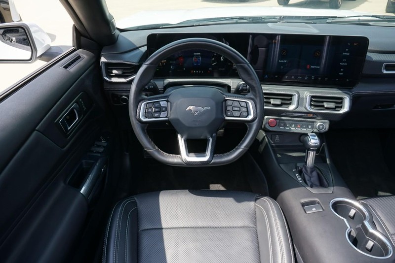 Ford Mustang Vehicle Full-screen Gallery Image 35