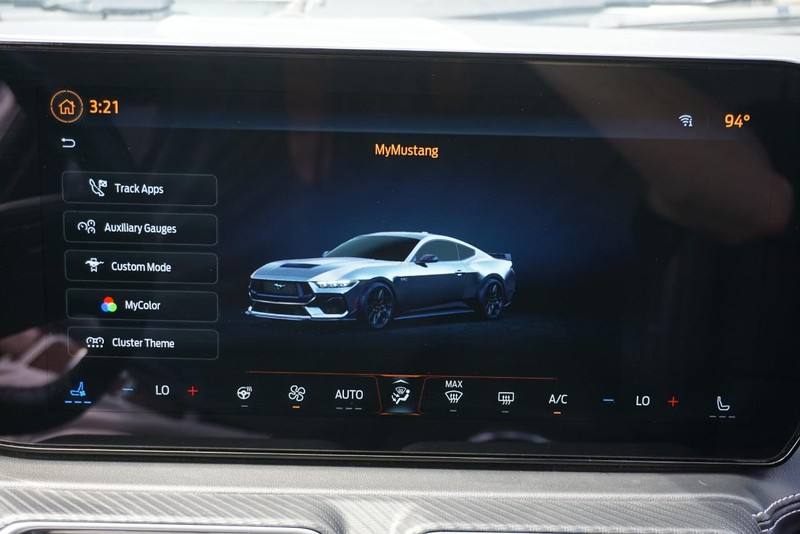 Ford Mustang Vehicle Full-screen Gallery Image 48