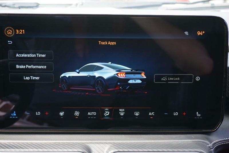 Ford Mustang Vehicle Full-screen Gallery Image 49