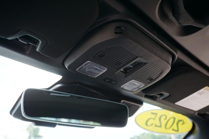 Ford Mustang Vehicle Full-screen Gallery Image 52