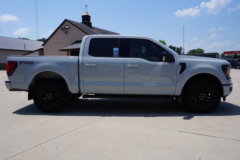 Ford F-150 Vehicle Full-screen Gallery Image 02
