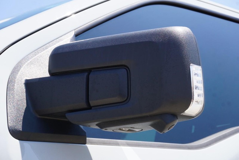 Ford F-150 Vehicle Full-screen Gallery Image 12