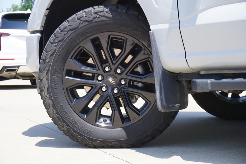 Ford F-150 Vehicle Full-screen Gallery Image 15