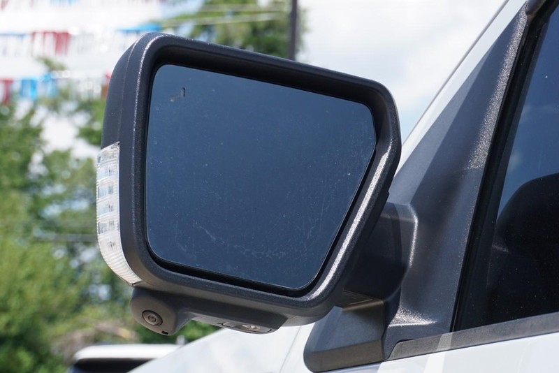 Ford F-150 Vehicle Full-screen Gallery Image 17