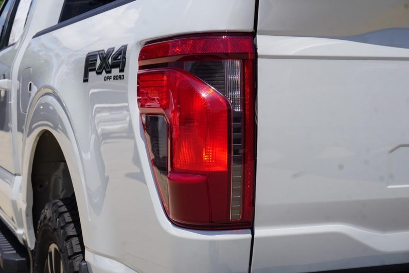 Ford F-150 Vehicle Full-screen Gallery Image 19