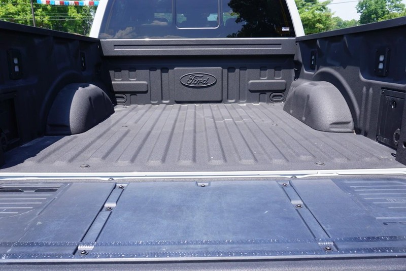 Ford F-150 Vehicle Full-screen Gallery Image 24