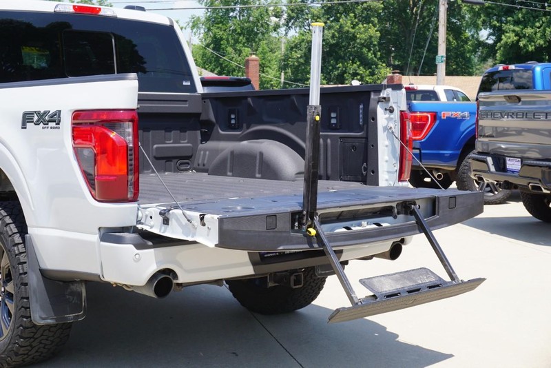 Ford F-150 Vehicle Full-screen Gallery Image 26