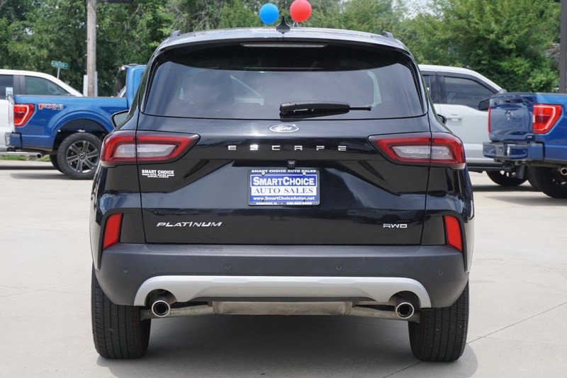 Ford Escape Vehicle Full-screen Gallery Image 04