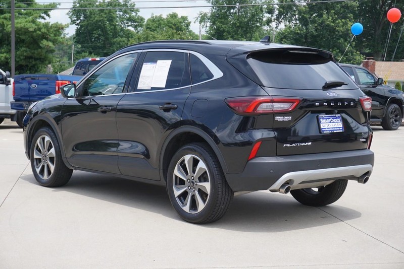 Ford Escape Vehicle Full-screen Gallery Image 05