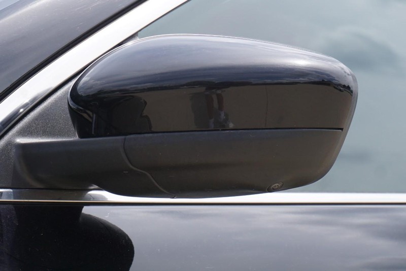 Ford Escape Vehicle Full-screen Gallery Image 12