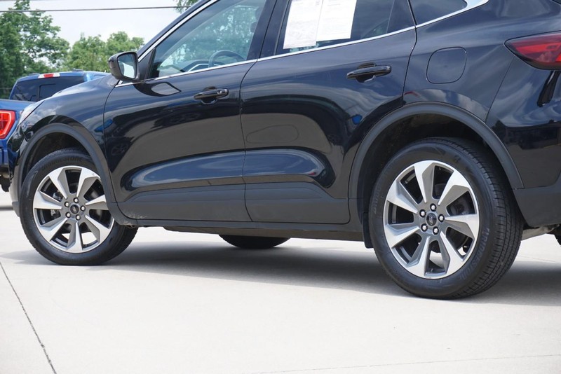 Ford Escape Vehicle Full-screen Gallery Image 13