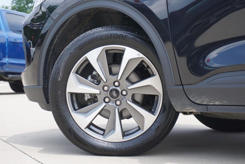 Ford Escape Vehicle Full-screen Gallery Image 14