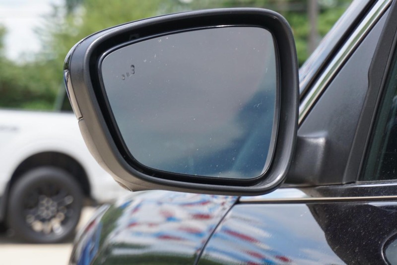 Ford Escape Vehicle Full-screen Gallery Image 15