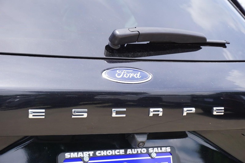 Ford Escape Vehicle Full-screen Gallery Image 18