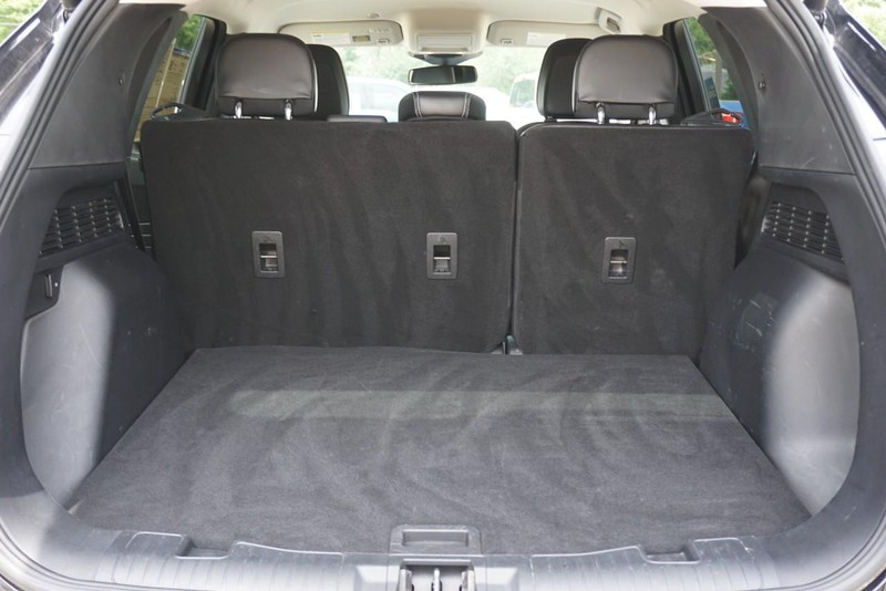 Ford Escape Vehicle Full-screen Gallery Image 21