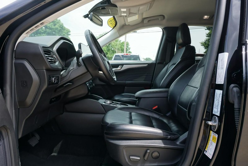 Ford Escape Vehicle Full-screen Gallery Image 22
