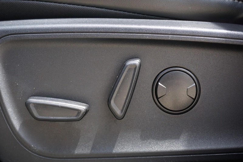 Ford Escape Vehicle Full-screen Gallery Image 23