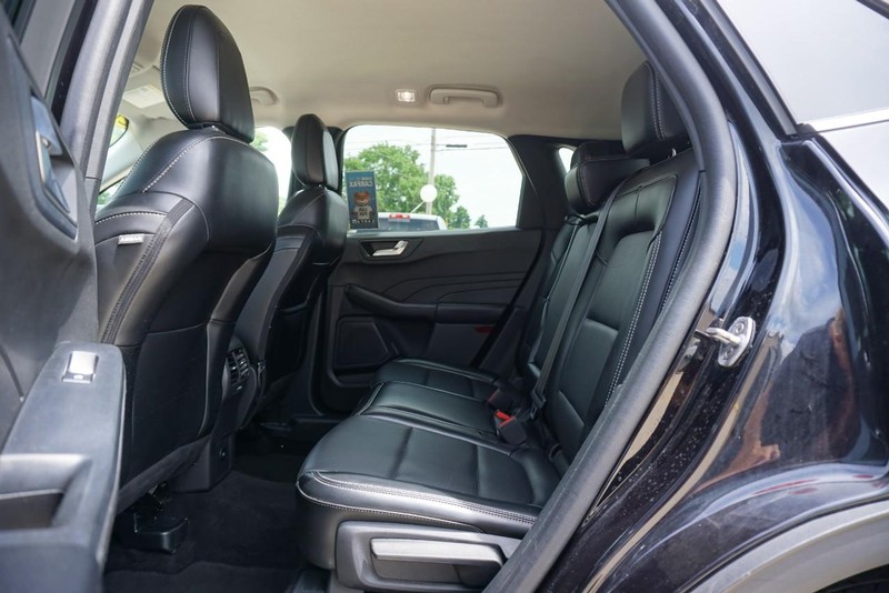 Ford Escape Vehicle Full-screen Gallery Image 25
