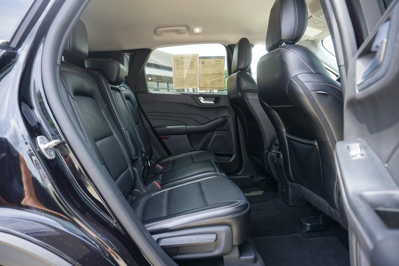 Ford Escape Vehicle Full-screen Gallery Image 27