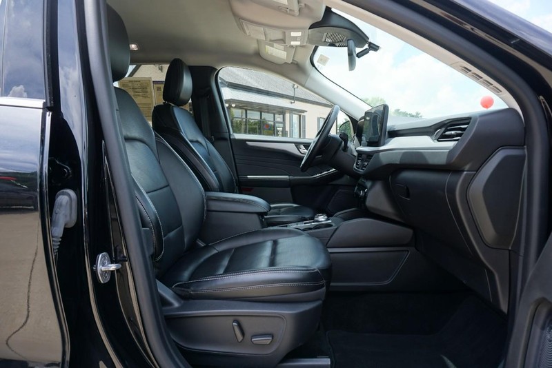 Ford Escape Vehicle Full-screen Gallery Image 29