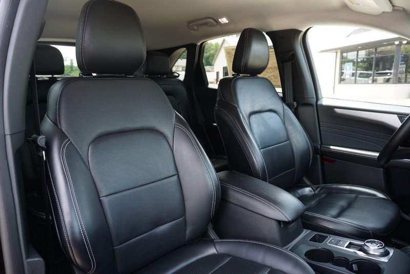 Ford Escape Vehicle Full-screen Gallery Image 31