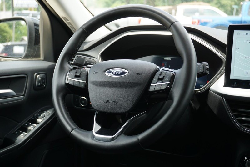 Ford Escape Vehicle Full-screen Gallery Image 33