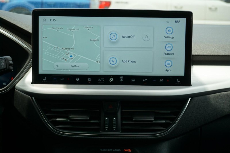 Ford Escape Vehicle Full-screen Gallery Image 34