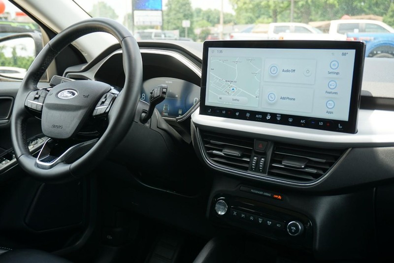 Ford Escape Vehicle Full-screen Gallery Image 35