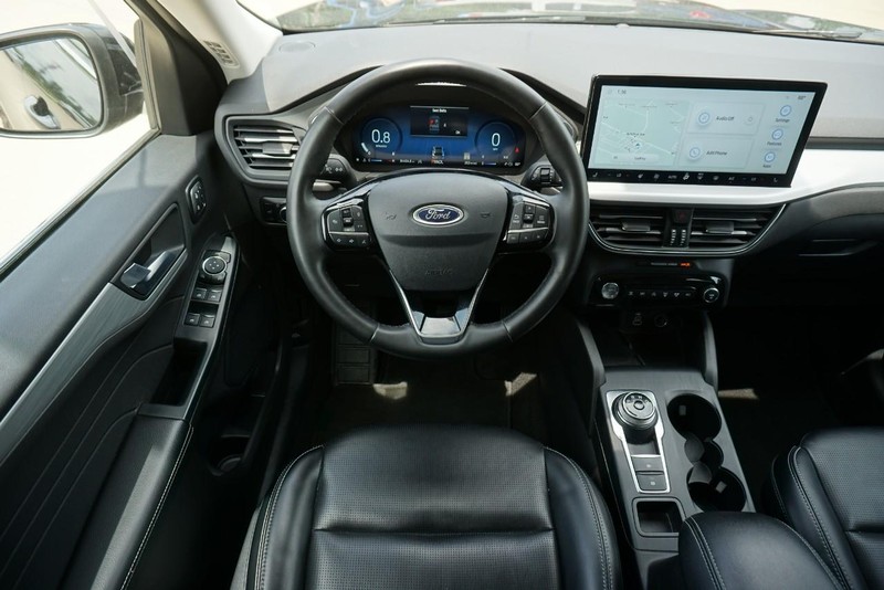 Ford Escape Vehicle Full-screen Gallery Image 37