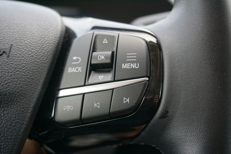Ford Escape Vehicle Full-screen Gallery Image 39