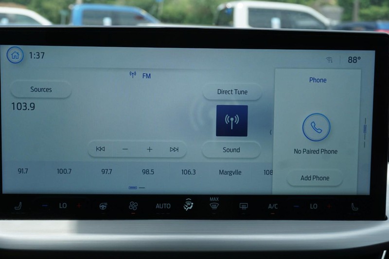 Ford Escape Vehicle Full-screen Gallery Image 46