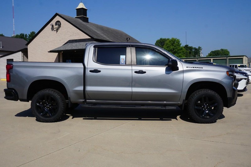 Chevrolet Silverado 1500 Vehicle Full-screen Gallery Image 02