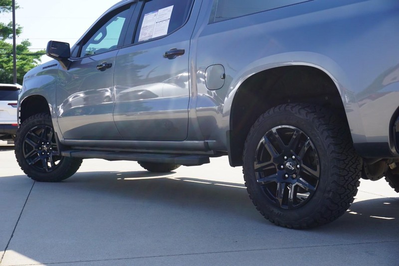 Chevrolet Silverado 1500 Vehicle Full-screen Gallery Image 17