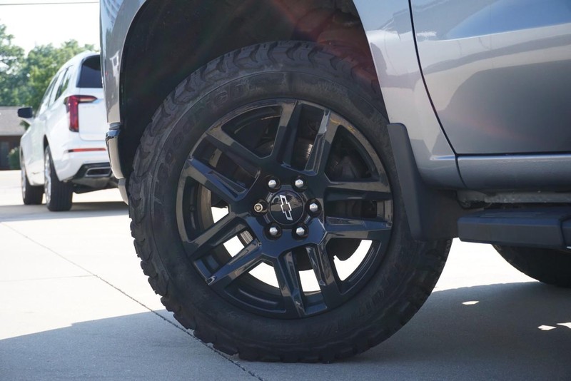 Chevrolet Silverado 1500 Vehicle Full-screen Gallery Image 18