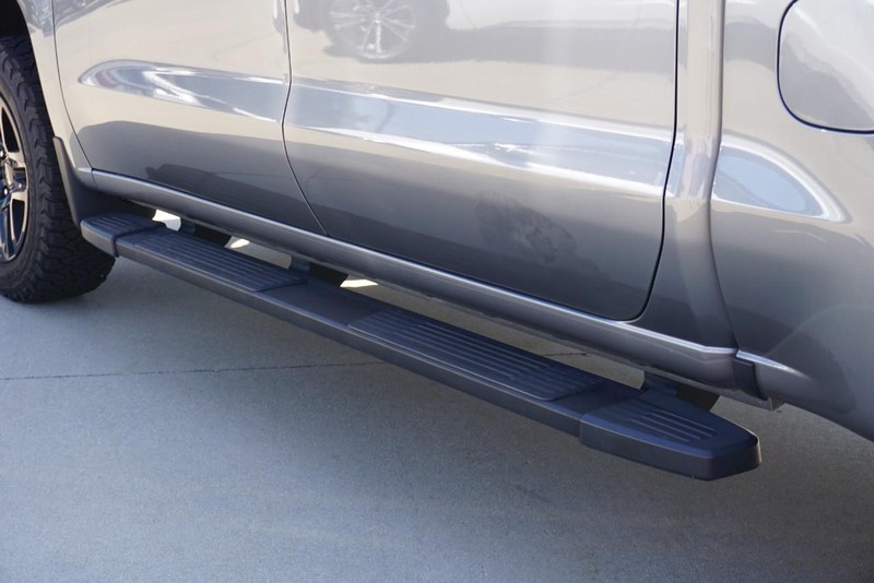Chevrolet Silverado 1500 Vehicle Full-screen Gallery Image 19