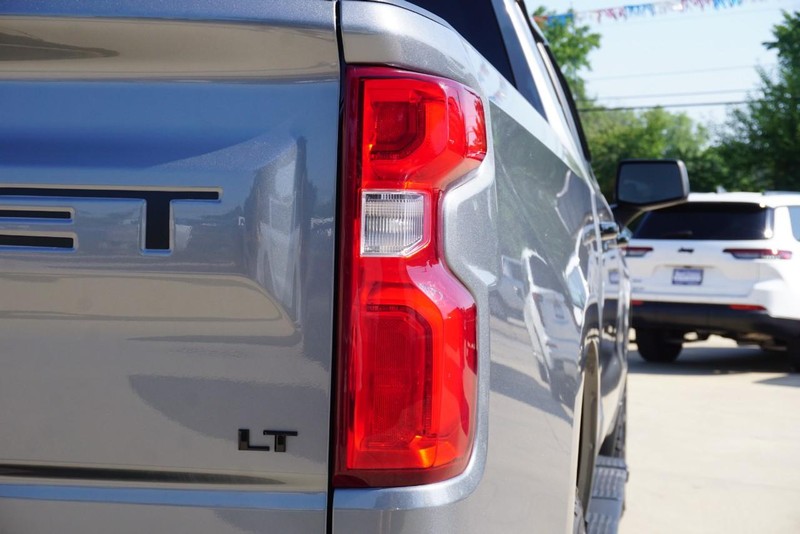 Chevrolet Silverado 1500 Vehicle Full-screen Gallery Image 22