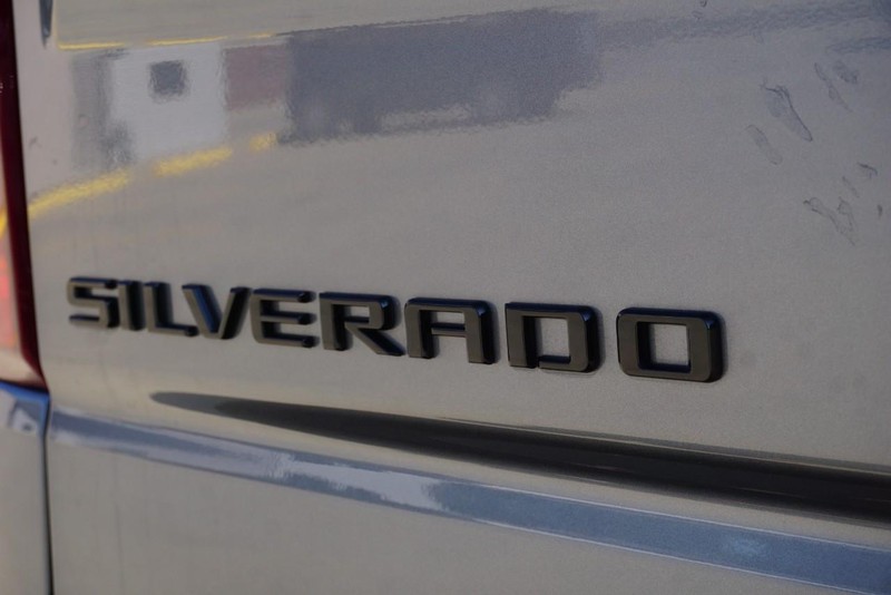 Chevrolet Silverado 1500 Vehicle Full-screen Gallery Image 23