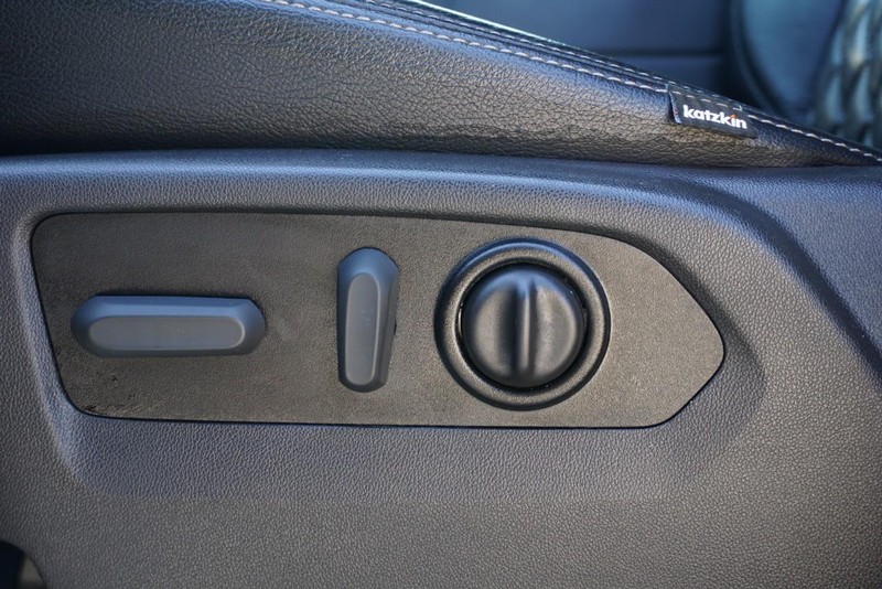 Chevrolet Silverado 1500 Vehicle Full-screen Gallery Image 28