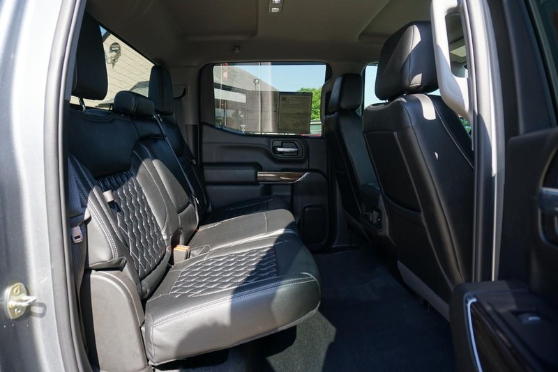 Chevrolet Silverado 1500 Vehicle Full-screen Gallery Image 32