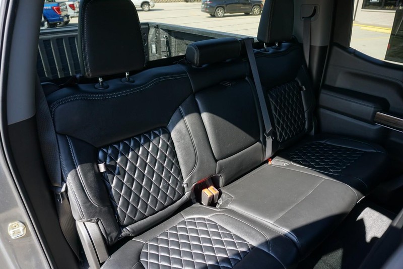 Chevrolet Silverado 1500 Vehicle Full-screen Gallery Image 33