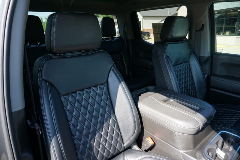 Chevrolet Silverado 1500 Vehicle Full-screen Gallery Image 35