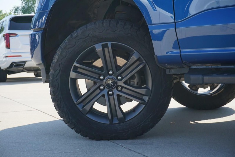 Ford F-150 Vehicle Full-screen Gallery Image 16