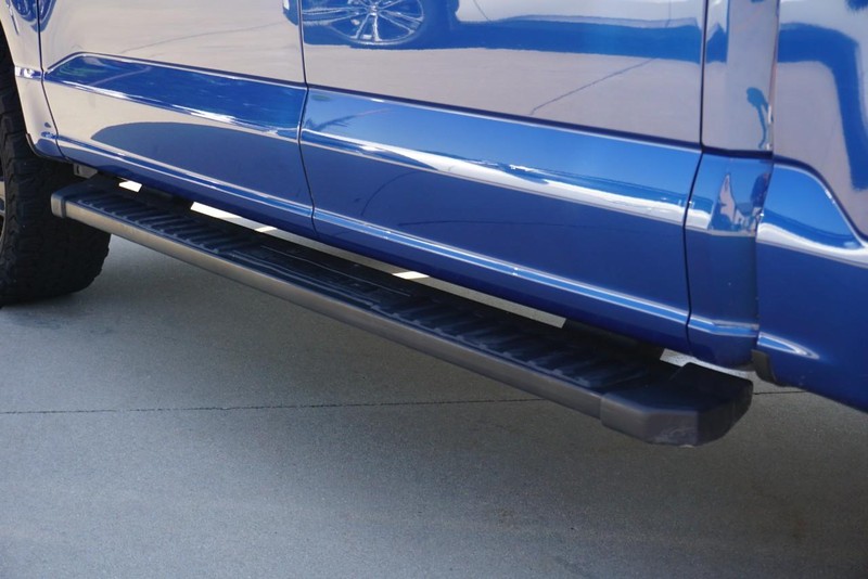 Ford F-150 Vehicle Full-screen Gallery Image 17