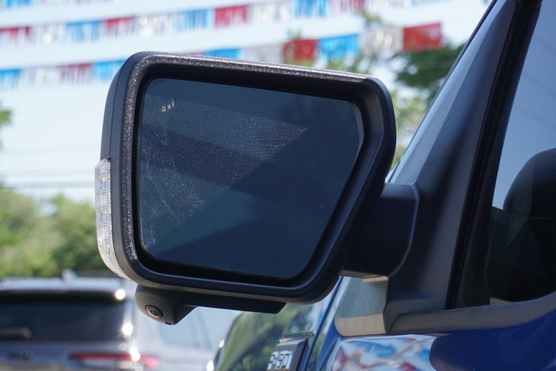 Ford F-150 Vehicle Full-screen Gallery Image 18