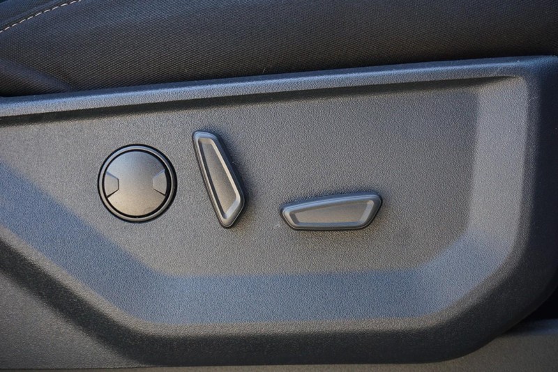 Ford F-150 Vehicle Full-screen Gallery Image 34