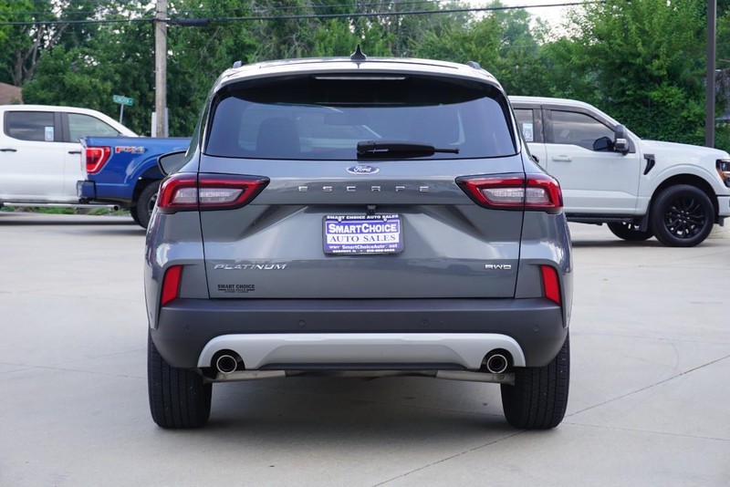 Ford Escape Vehicle Full-screen Gallery Image 04