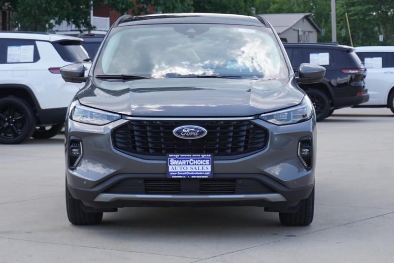 Ford Escape Vehicle Full-screen Gallery Image 08