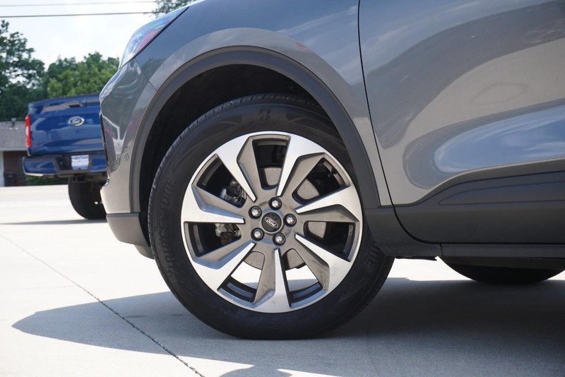 Ford Escape Vehicle Full-screen Gallery Image 14