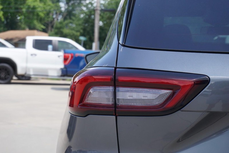 Ford Escape Vehicle Full-screen Gallery Image 16