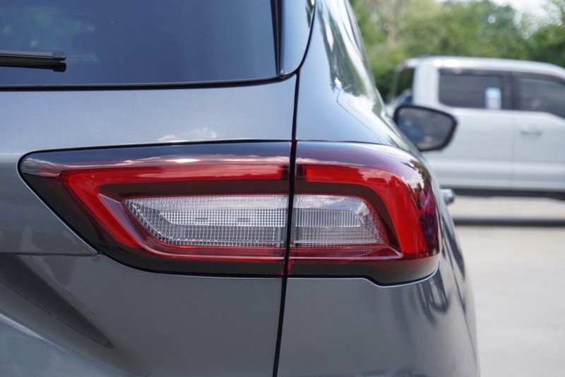 Ford Escape Vehicle Full-screen Gallery Image 17